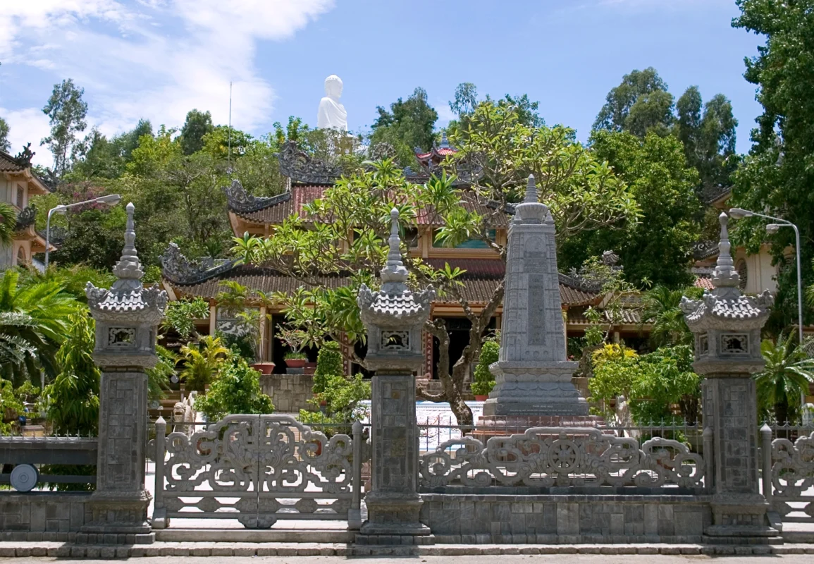 Địa điểm du lịch Nha Trang - Chua Long Son 3