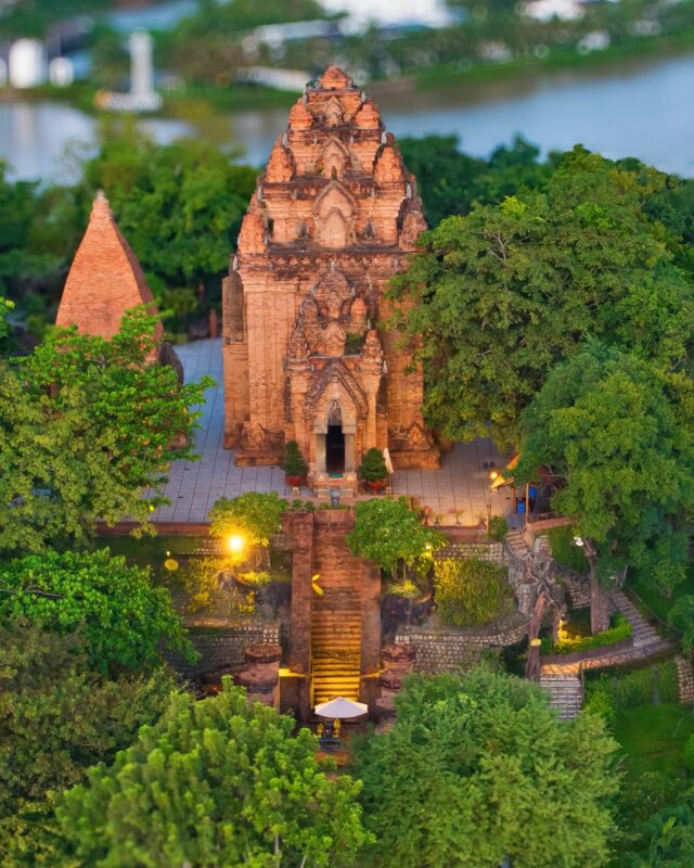 Địa điểm du lịch Nha Trang - Tháp Bà Ponagar 8