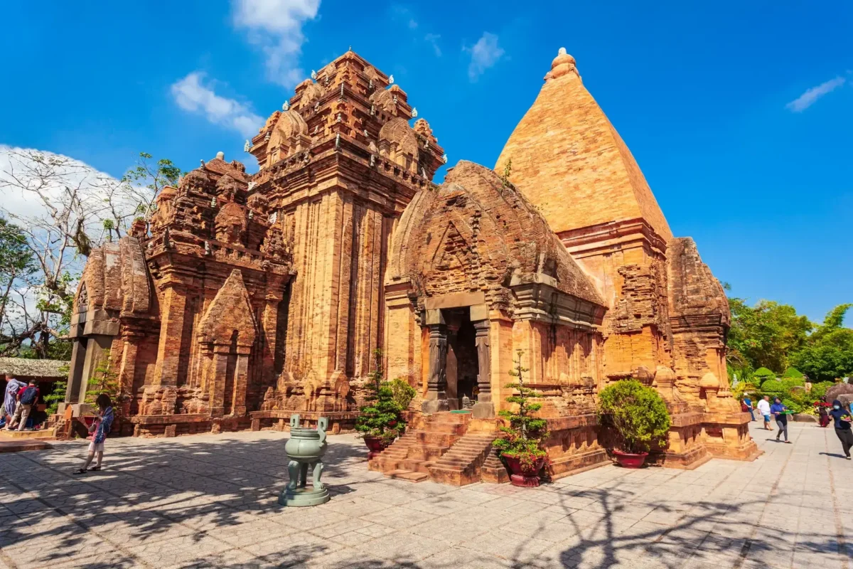 Địa điểm du lịch Nha Trang - Tháp Bà Ponagar 9