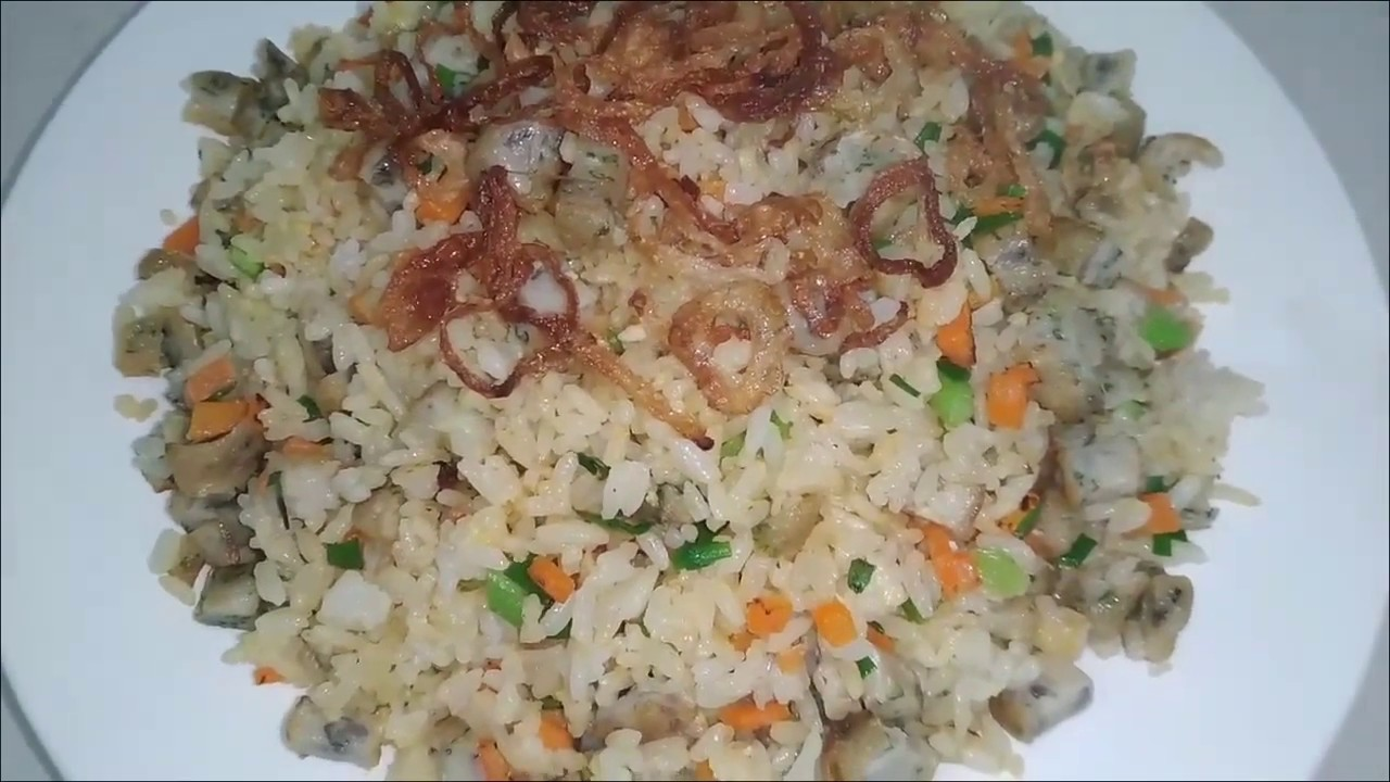 Cơm chiên chả cá